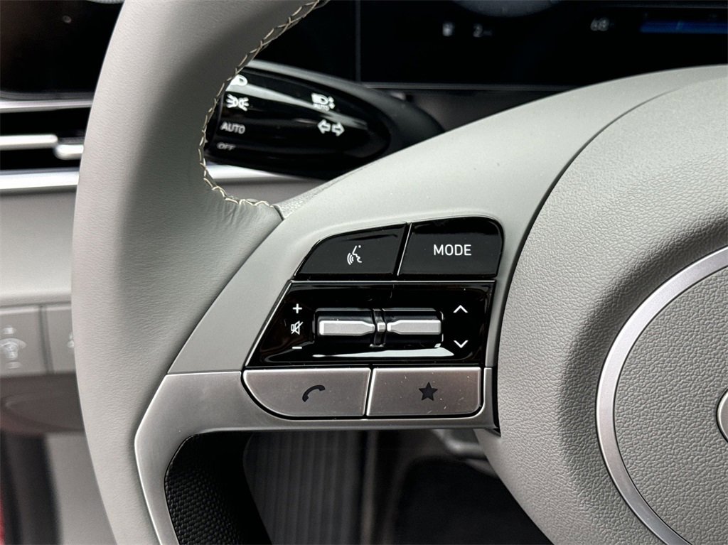 New 2025 Hyundai Elantra SEL image 21