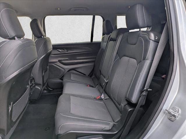 Used 2023 Jeep Grand Cherokee L Laredo image 17