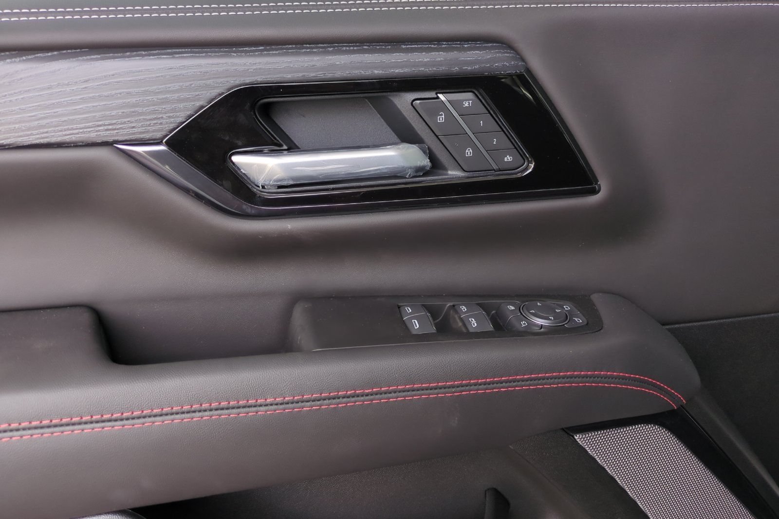 New 2026 GMC Yukon XL AT4 Ultimate w/ LPO, Floor Liner Package AWD/4WD image 10