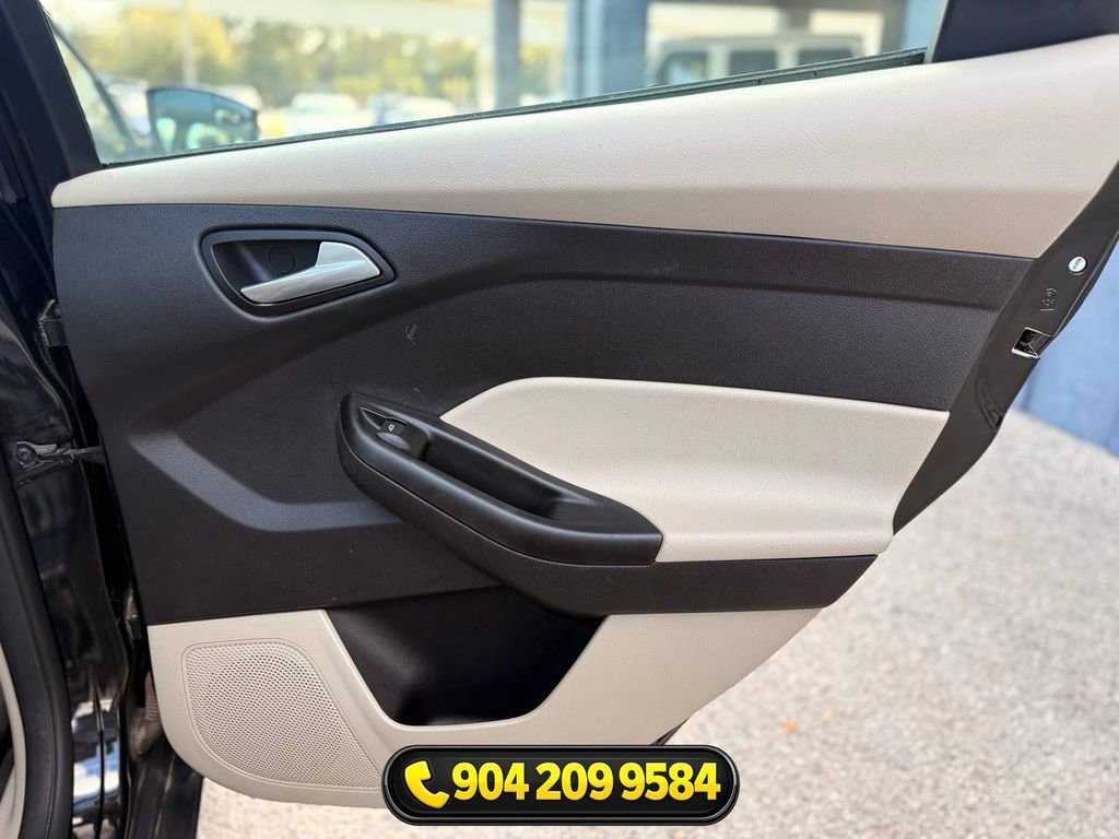 Used 2014 Ford Focus SE FWD image 29