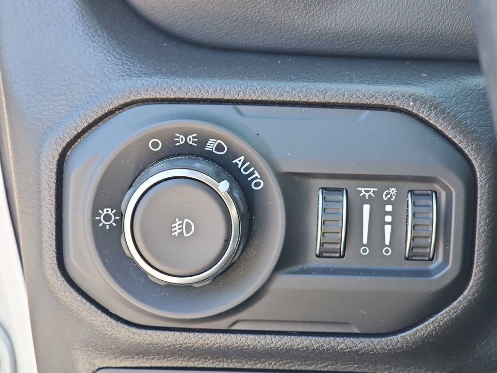 Used 2022 Jeep Wrangler Unlimited Sahara w/ Cold Weather Group AWD/4WD image 36