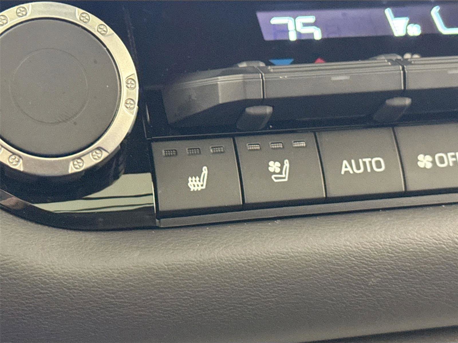 Certified 2025 Toyota Sequoia Platinum image 33