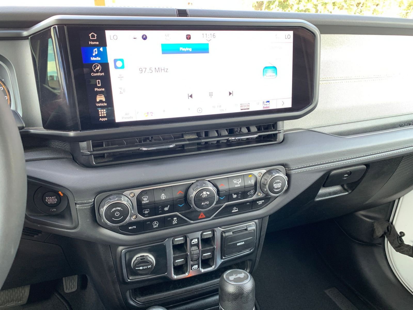 Used 2025 Jeep Wrangler Sahara image 18