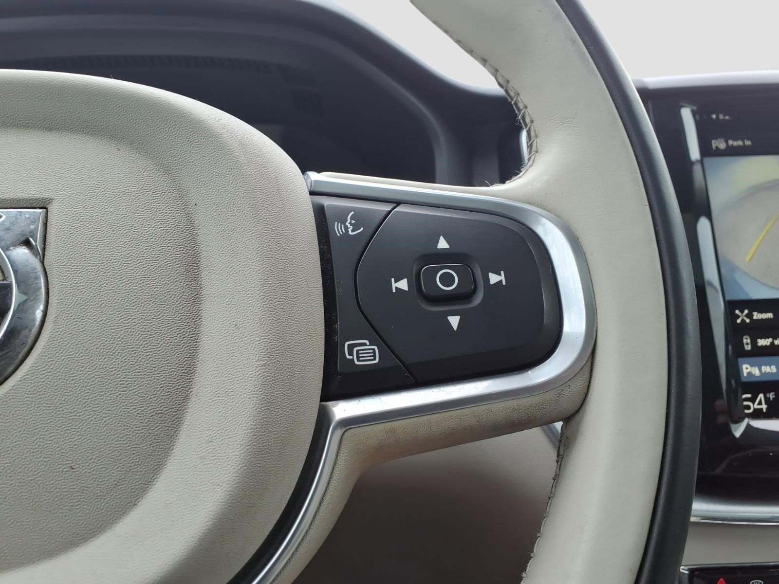 Used 2018 Volvo XC60 T6 Momentum w/ Convenience Package image 22