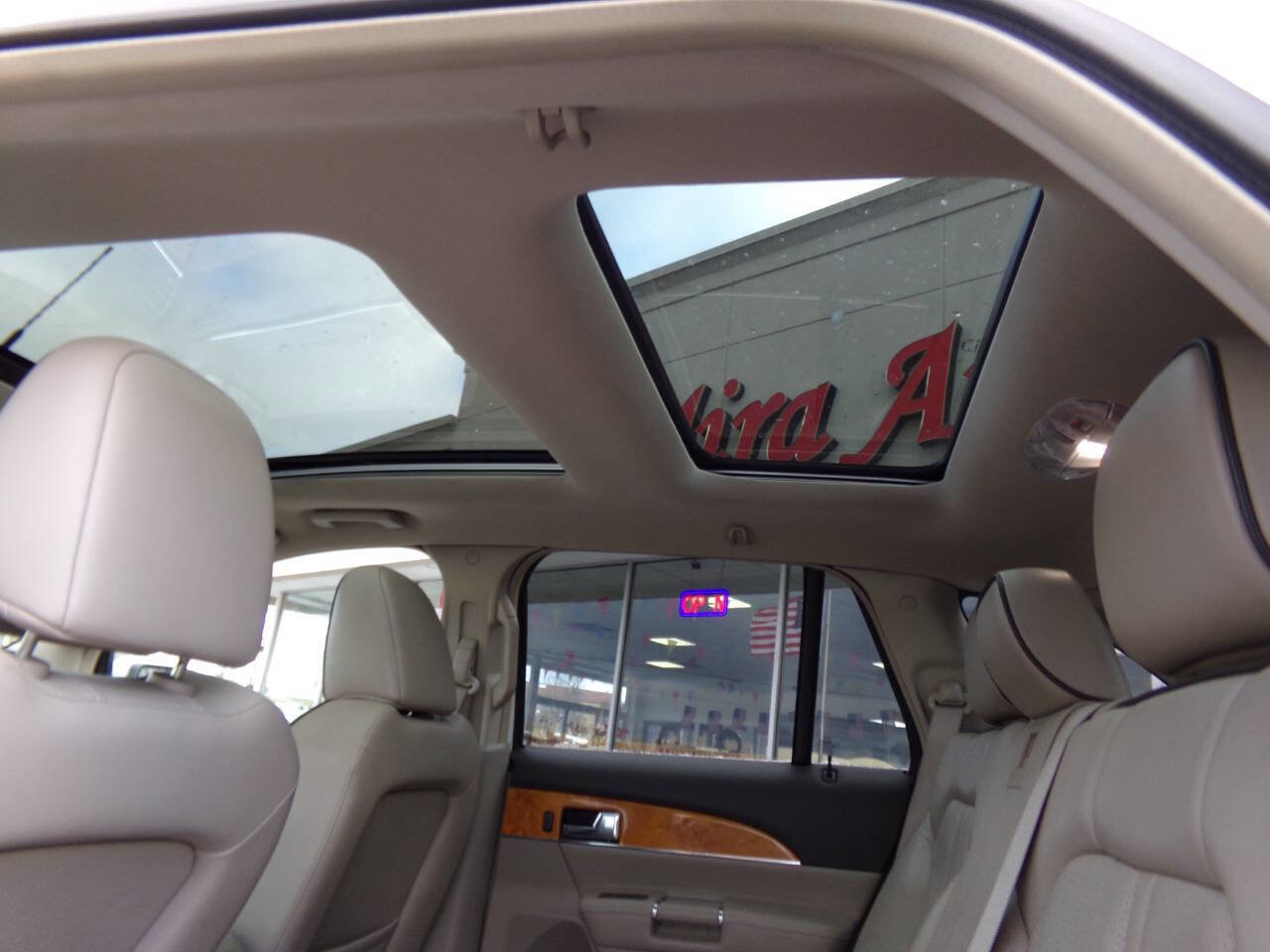 Used 2012 Lincoln MKX FWD image 17