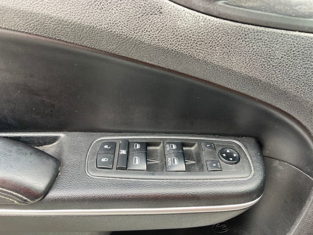 Used 2019 Chrysler 300 S RWD image 19