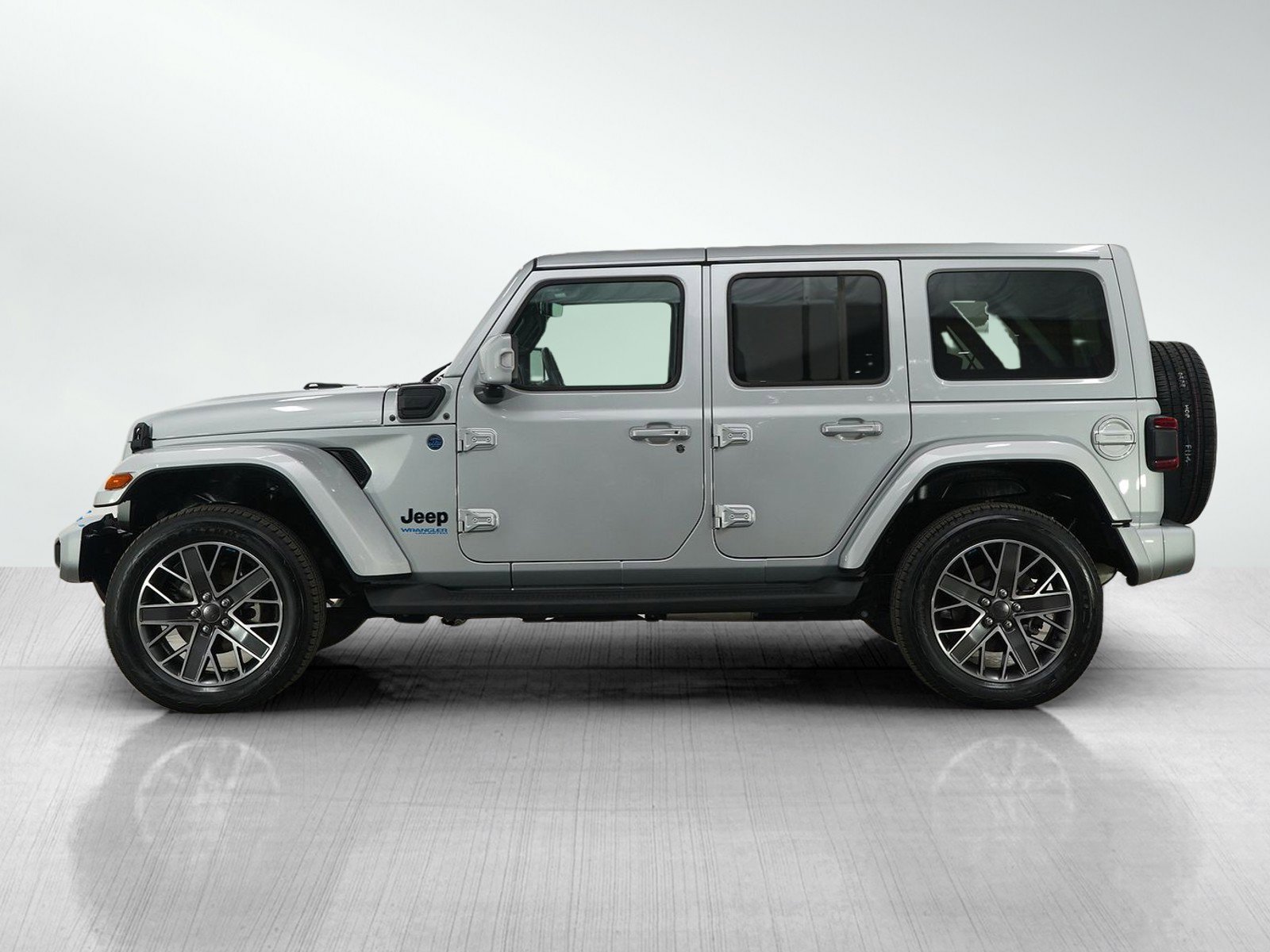 Used 2022 Jeep Wrangler Unlimited Sahara image 2