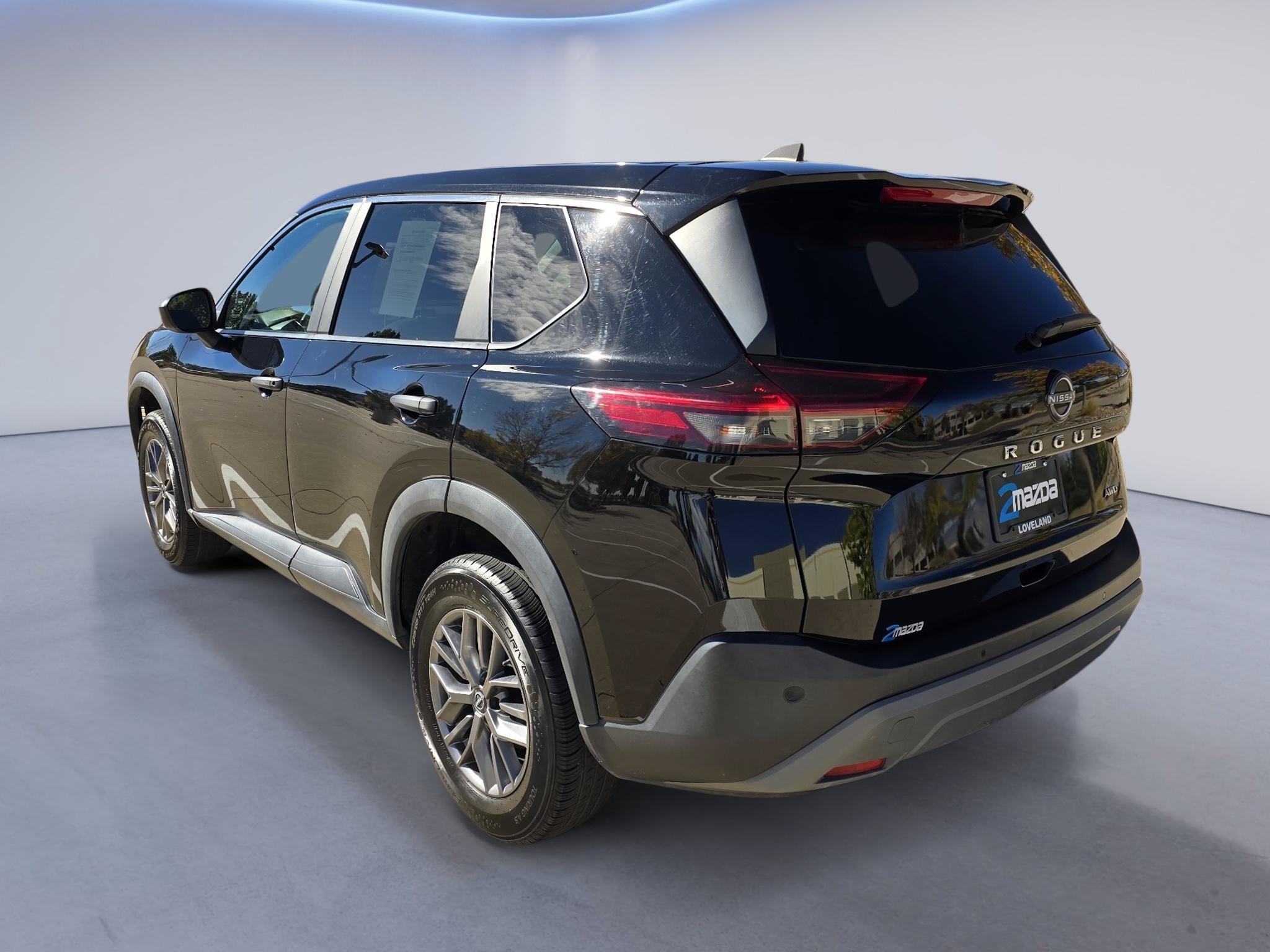 Used 2023 Nissan Rogue S AWD/4WD image 3