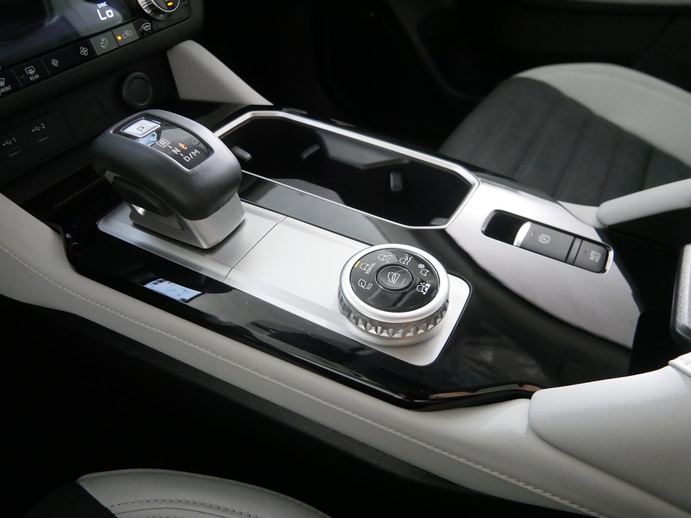 New 2025 Mitsubishi Outlander SE image 6