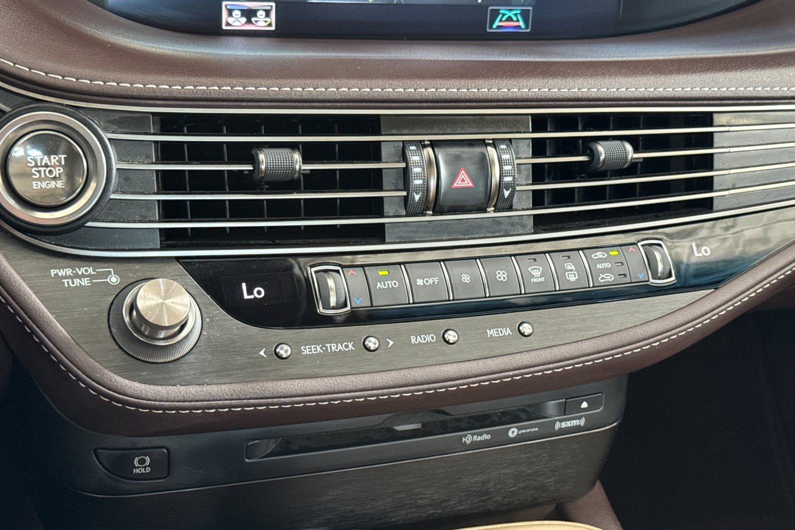 Used 2018 Lexus LS 500 w/ Accessory Package (Z2) RWD image 26