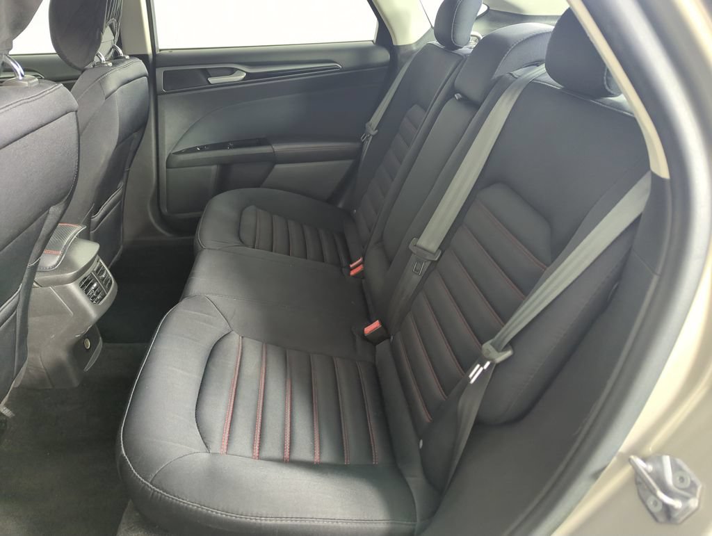 Used 2015 Ford Fusion SE w/ Equipment Group 201A FWD image 30