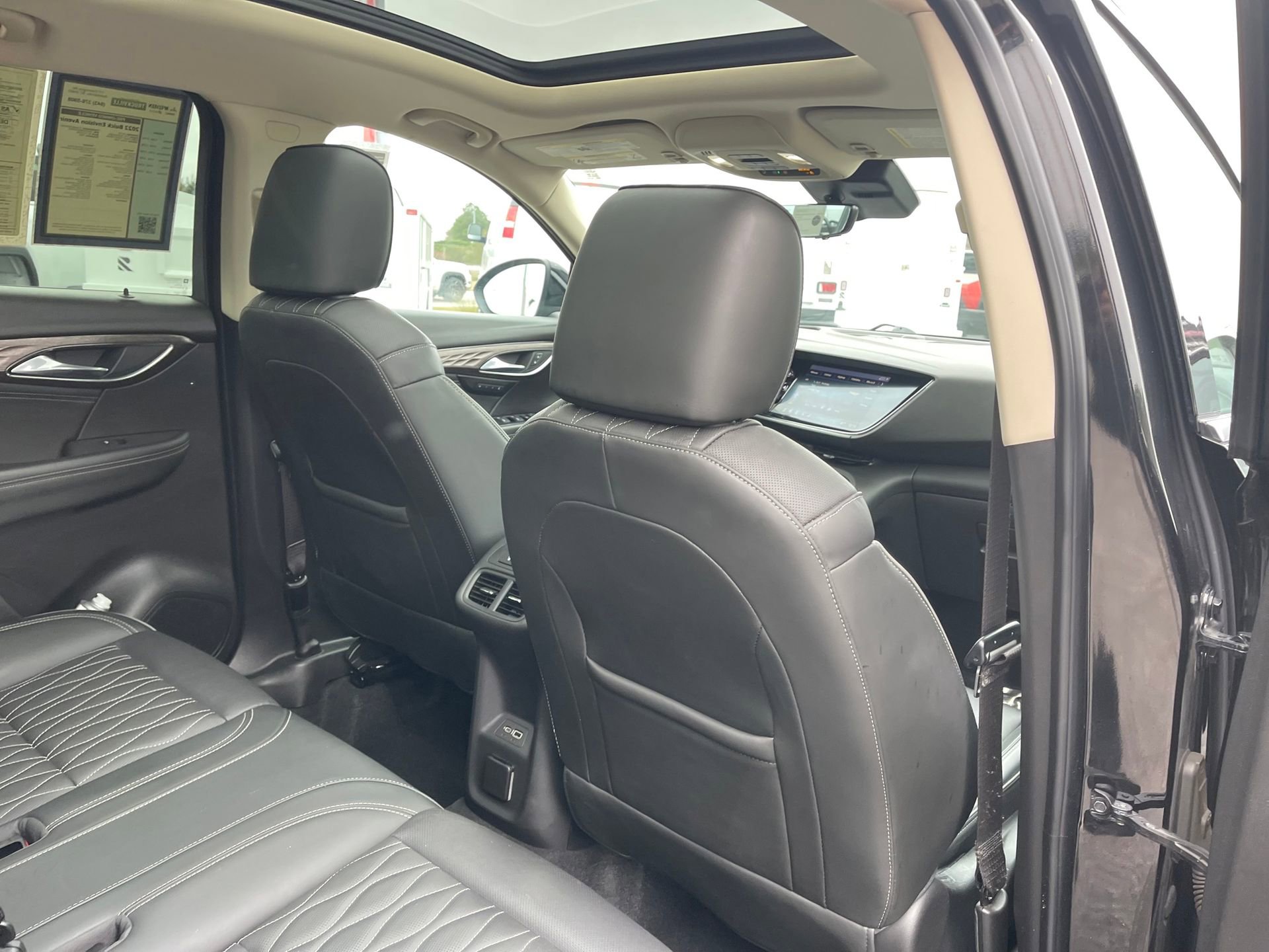 Used 2022 Buick Envision Avenir w/ Technology Package II image 28