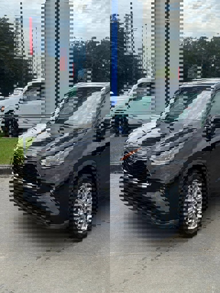 Used 2021 Toyota Highlander Limited image 2