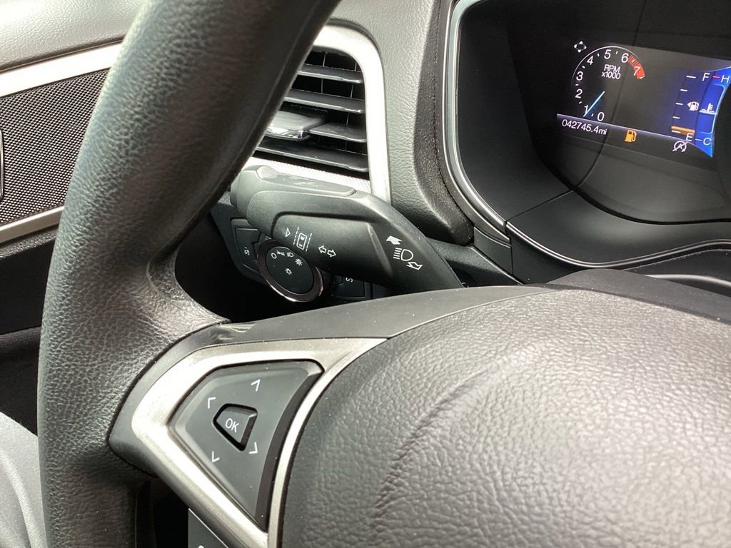 Used 2020 Ford Fusion SE FWD image 42