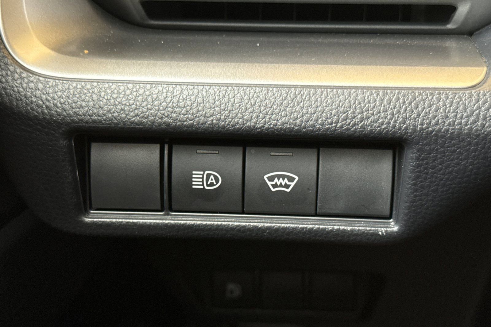 Used 2025 Toyota Prius LE image 30