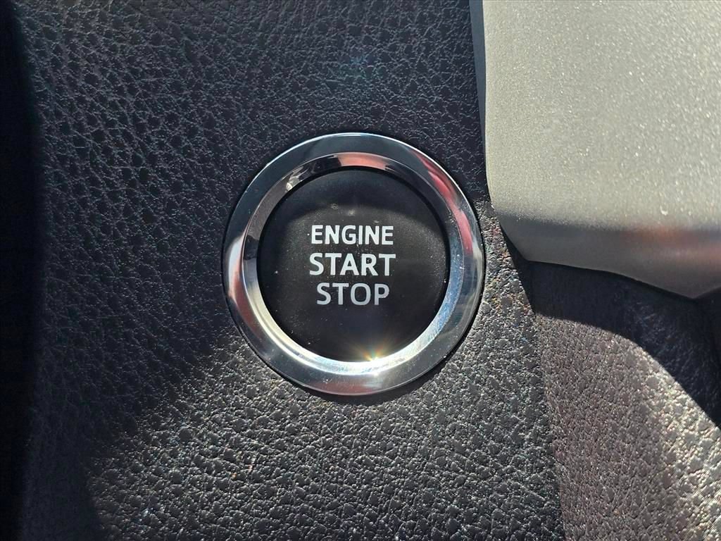 Used 2016 Toyota Highlander XLE AWD/4WD image 18