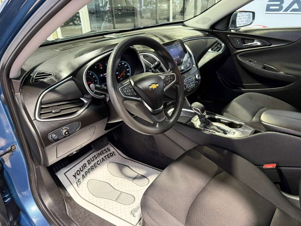 Used 2025 Chevrolet Malibu LT FWD image 30