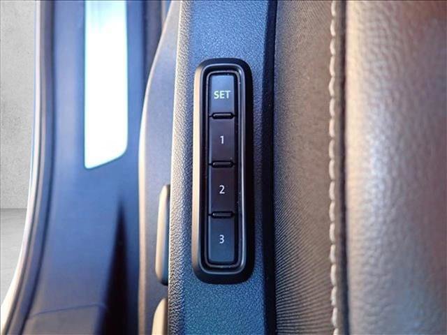Used 2022 Volkswagen Atlas Cross Sport SEL Premium R-Line AWD/4WD image 17