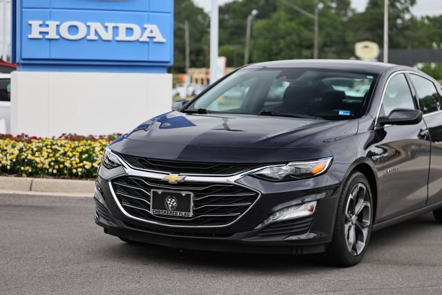 Used 2023 Chevrolet Malibu LT FWD image 2
