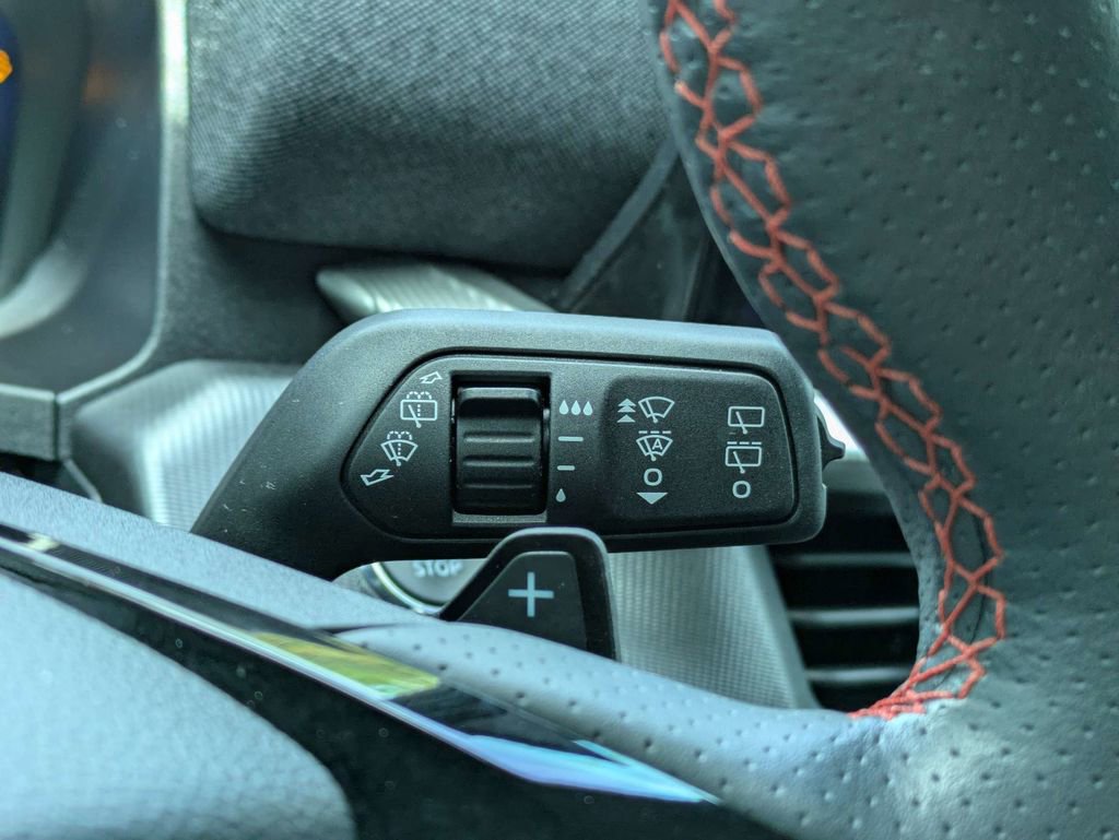 Used 2025 Ford Explorer ST image 40