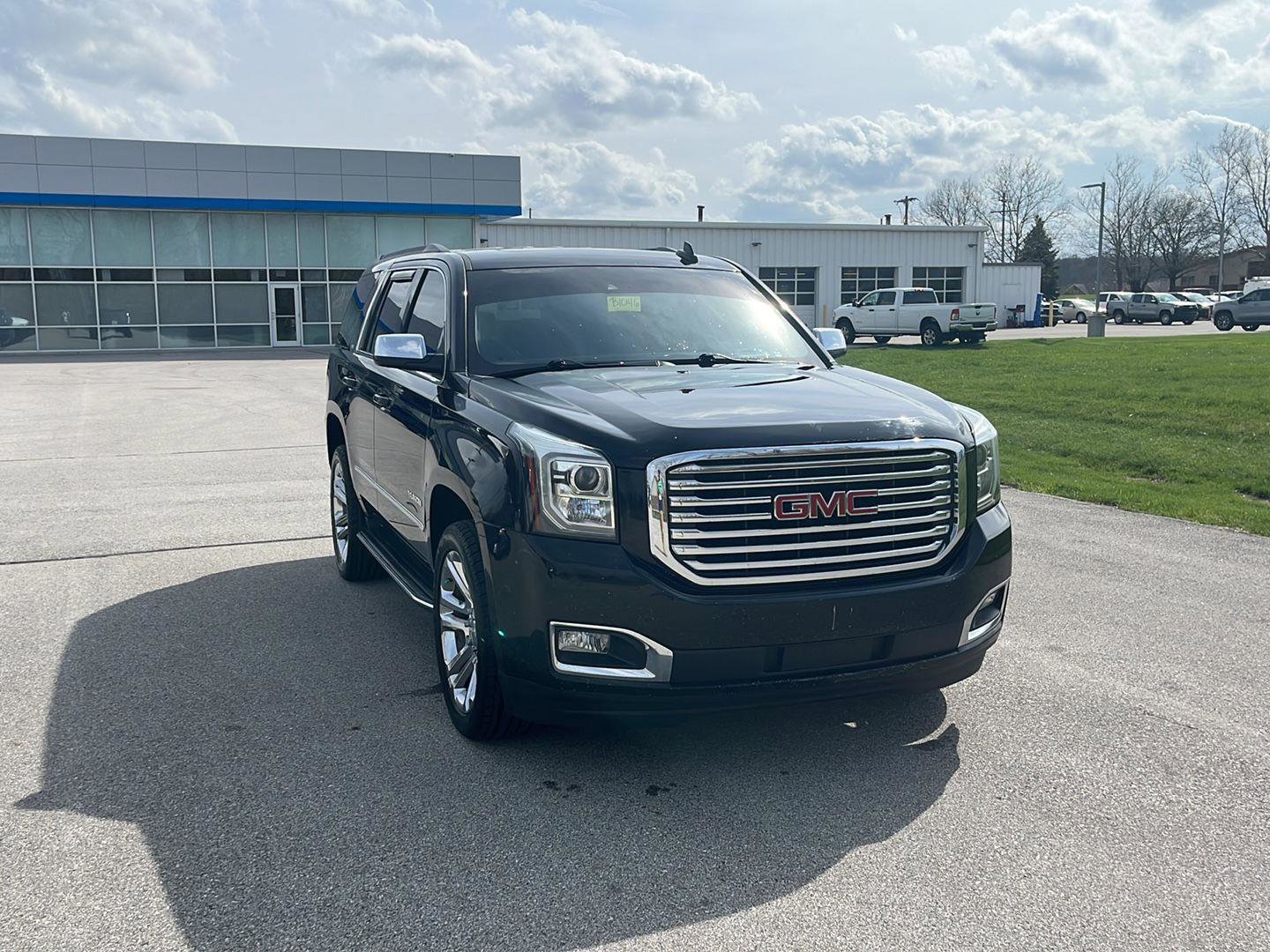 Used 2018 GMC Yukon SLT w/ Premium Edition image 9