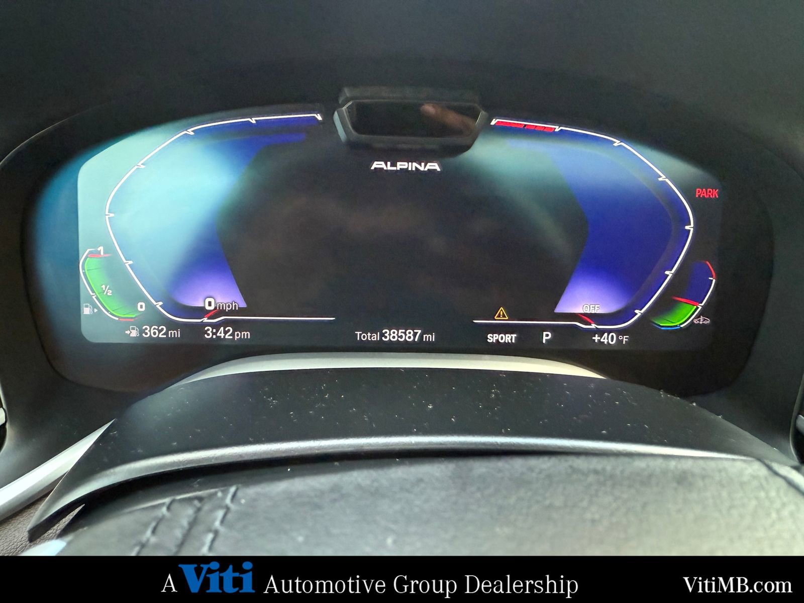 Used 2022 BMW ALPINA B7 xDrive w/ Luxury Rear Seating Package image 32