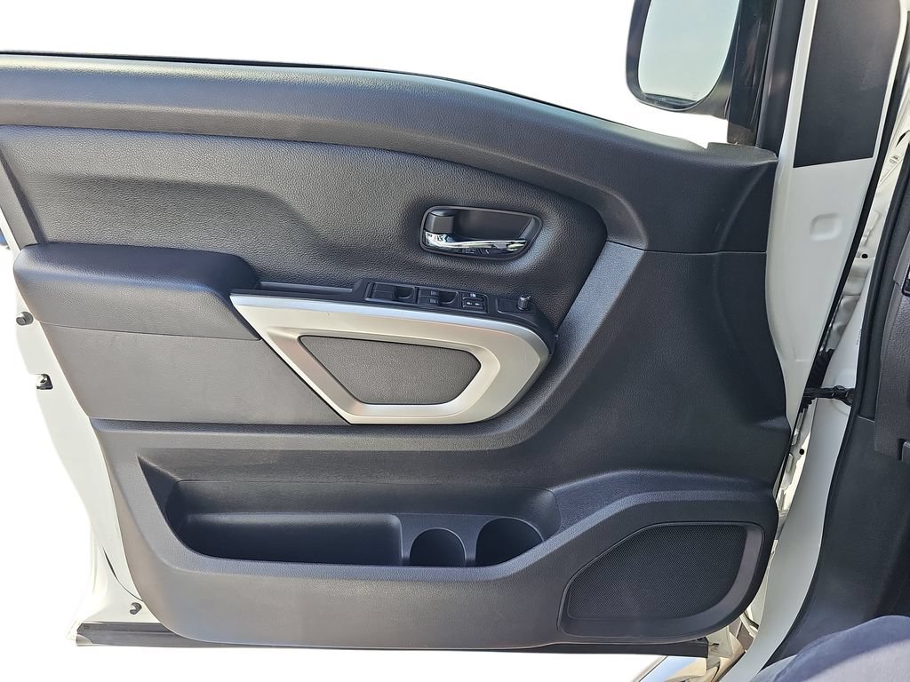 Used 2022 Nissan Titan SV RWD image 25