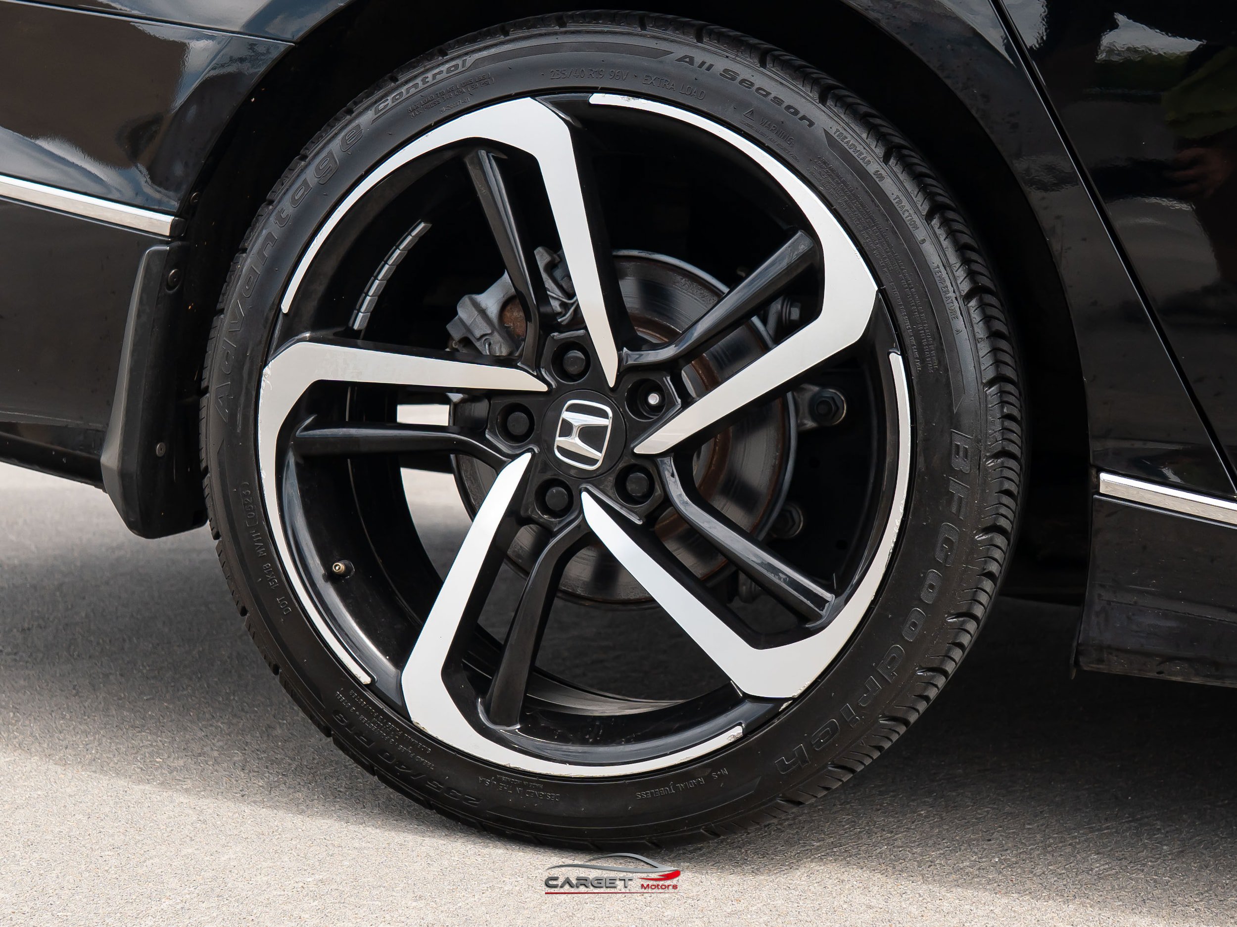 Used 2018 Honda Accord Touring image 11