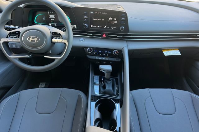 New 2026 Hyundai Elantra Hybrid FWD image 13