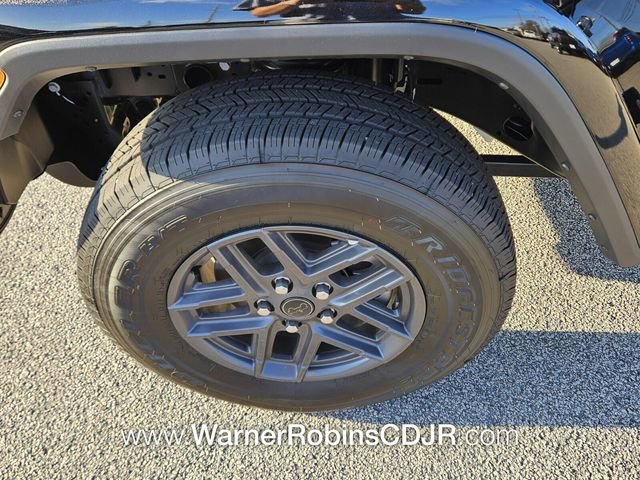 New 2025 Jeep Gladiator Sport image 15