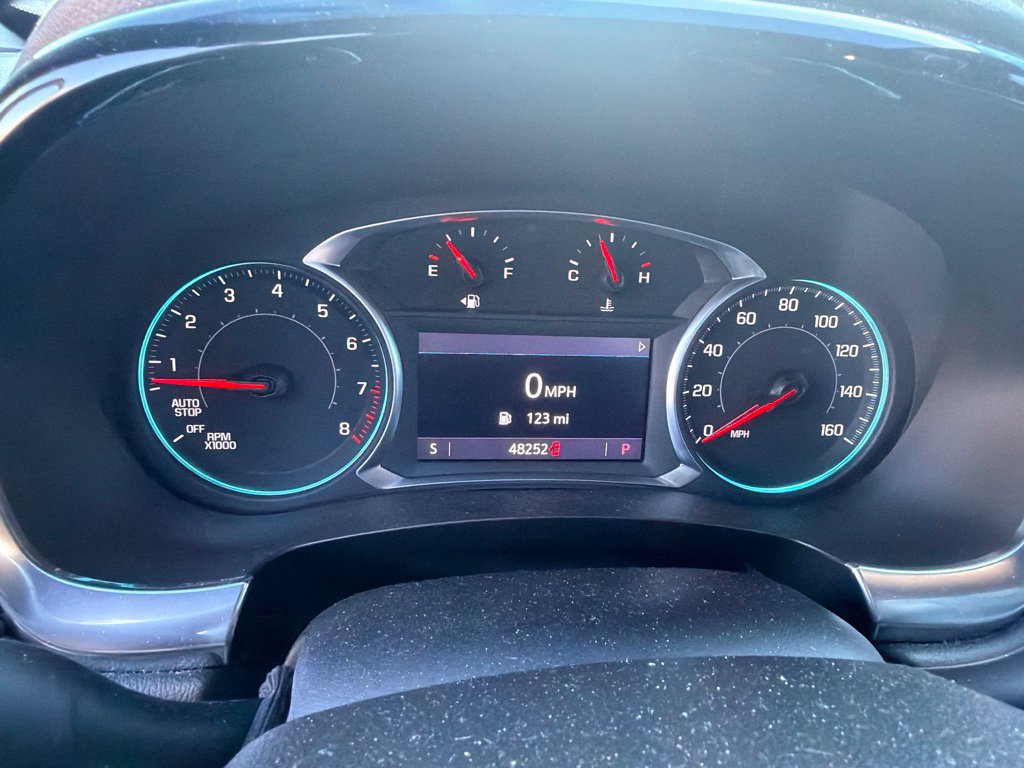Used 2022 Chevrolet Traverse LT FWD image 25