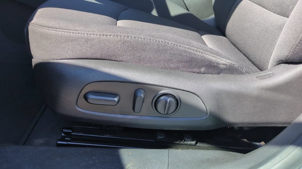 Used 2024 Chevrolet Malibu LT FWD image 12