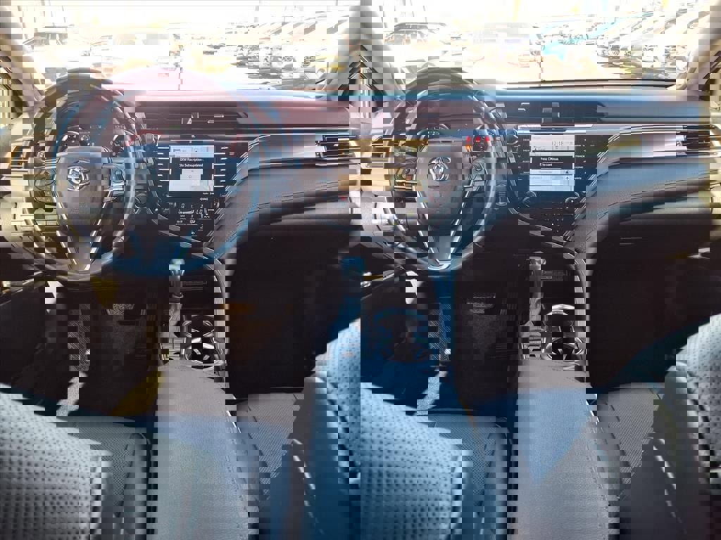 Used 2020 Toyota Camry XSE image 3