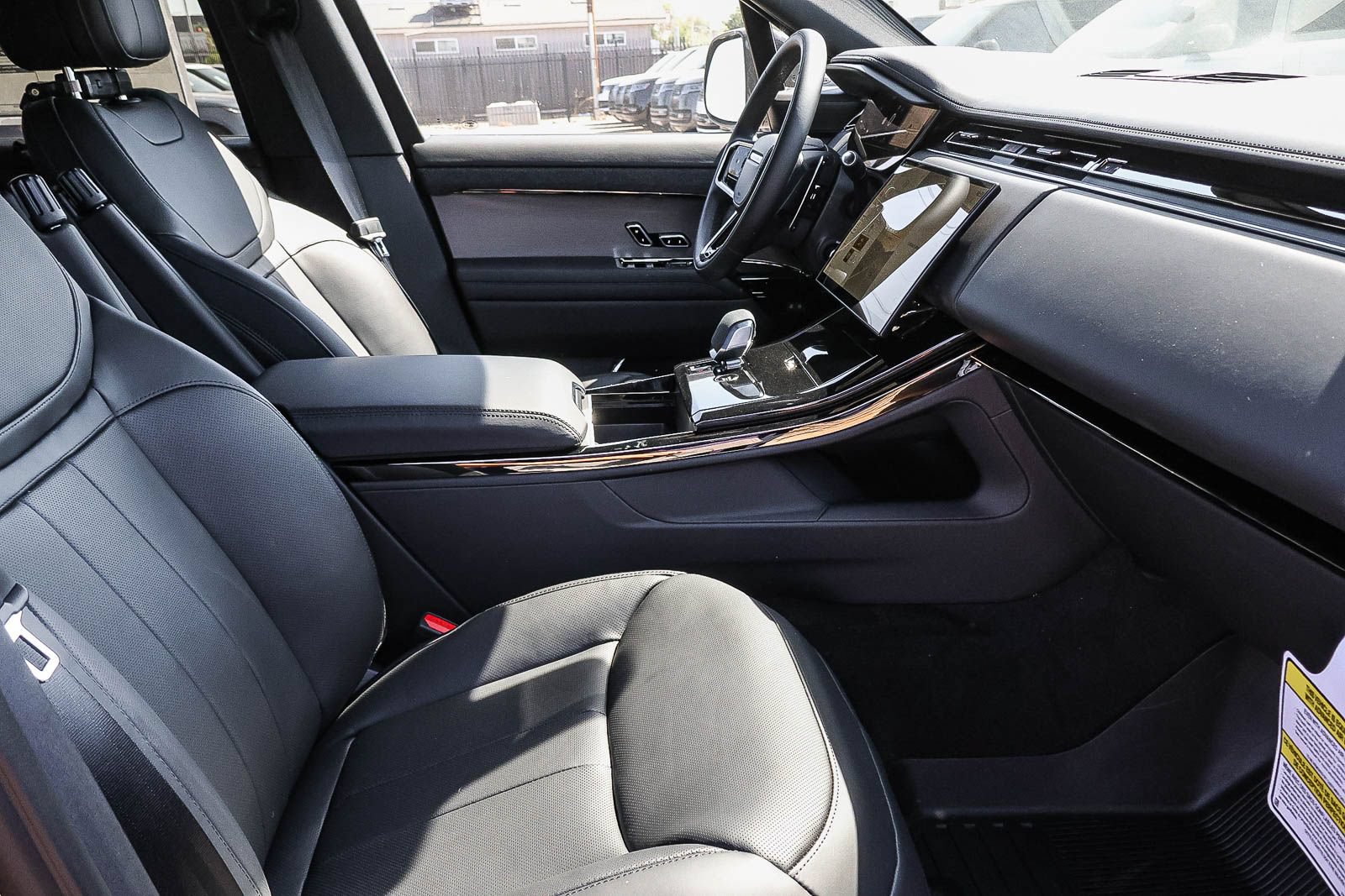 New 2026 Land Rover Range Rover Sport Dynamic SE AWD/4WD image 17