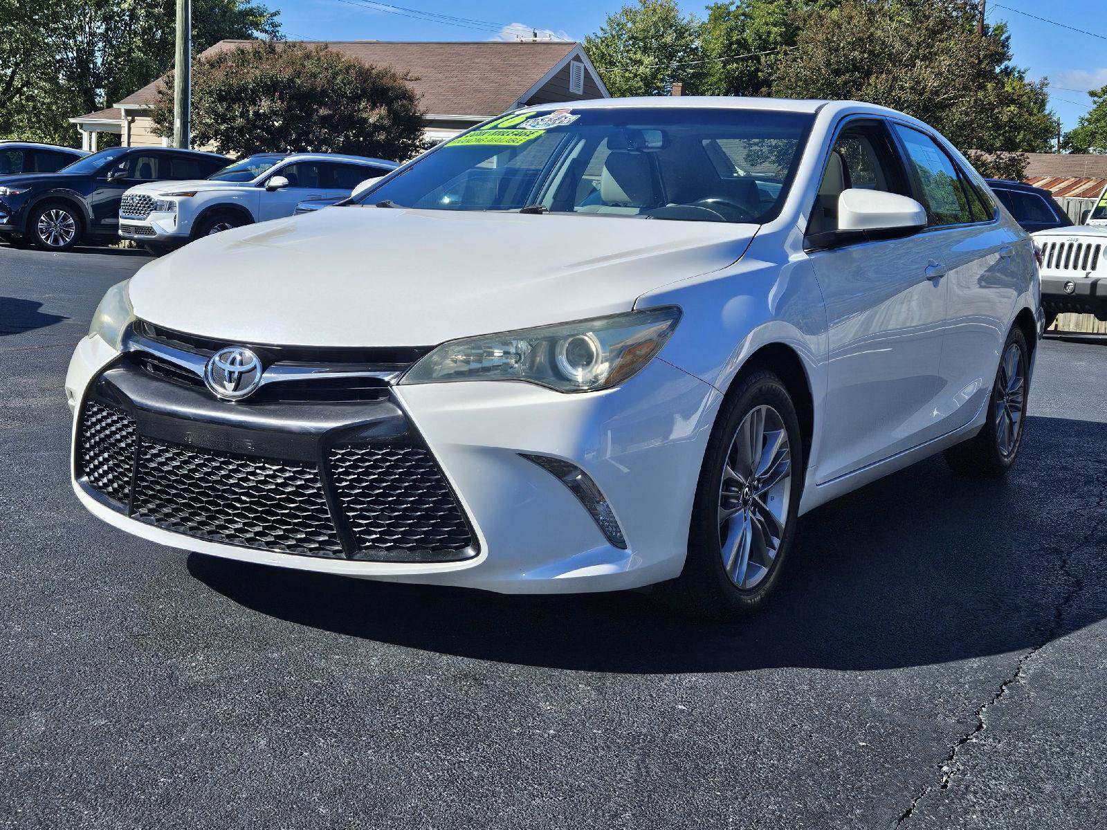 Used 2016 Toyota Camry SE w/ Moonroof Package FWD image 4