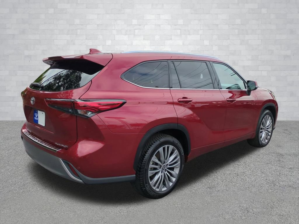 Used 2021 Toyota Highlander Platinum FWD image 5