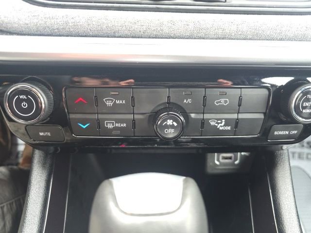 Used 2024 Jeep Compass Latitude w/ Sun and Sound Group AWD/4WD image 23