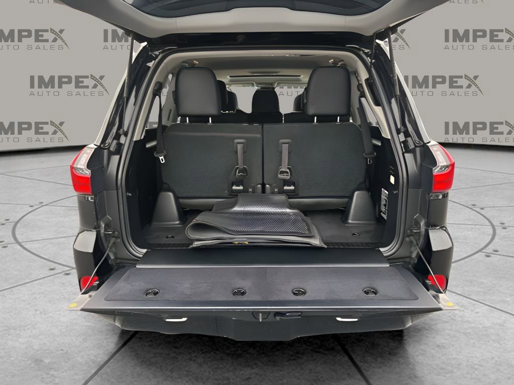 Used 2016 Lexus LX 570 4WD image 31