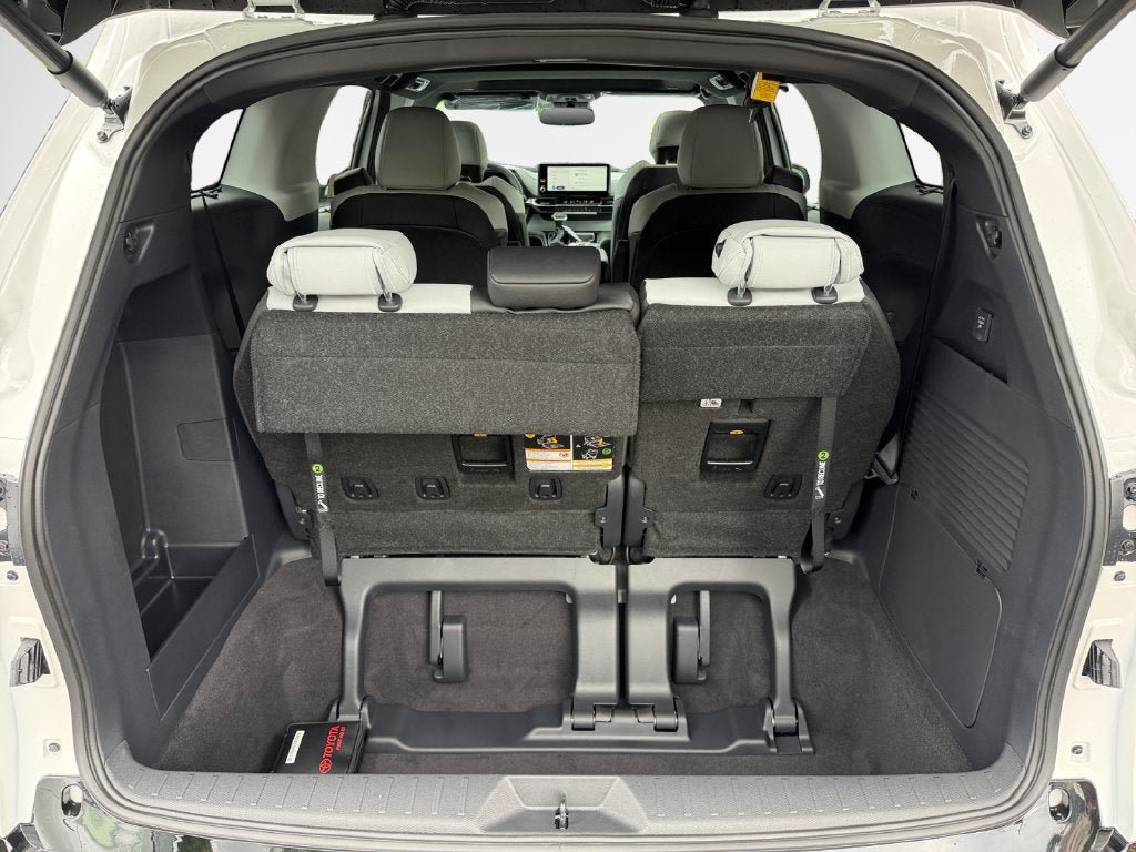 New 2026 Toyota Sienna XSE FWD image 26