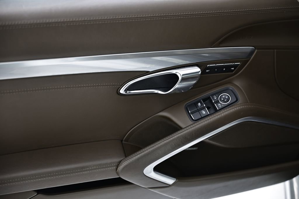 Certified 2018 Porsche 911 Targa 4S w/ Sportdesign Package image 22