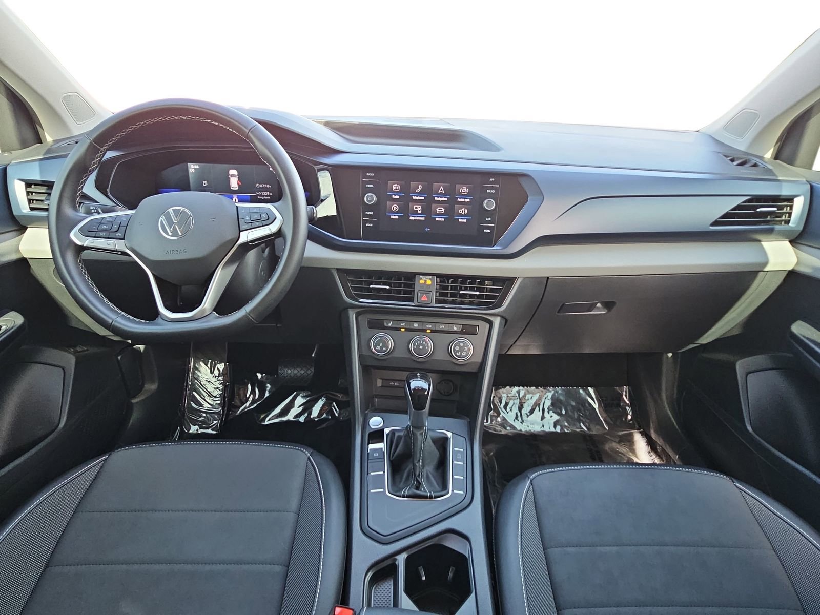 Used 2022 Volkswagen Taos SE image 9