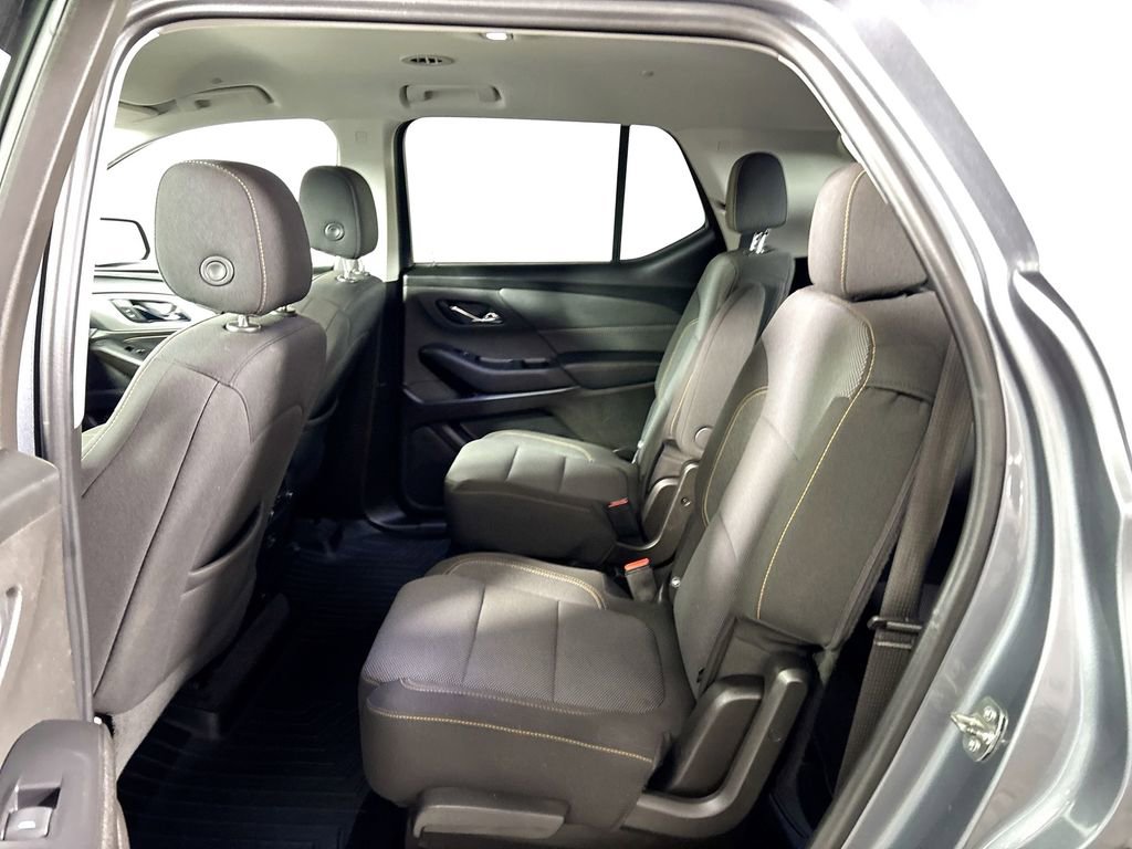 Used 2021 Chevrolet Traverse LT image 19