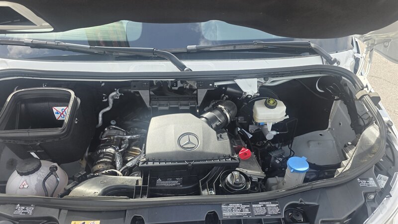 Used 2025 Mercedes-Benz Sprinter 2500 image 33
