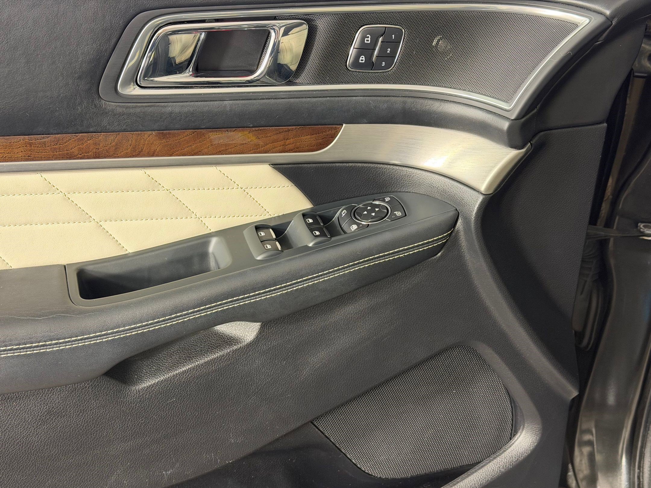 Used 2016 Ford Explorer Platinum AWD/4WD image 13