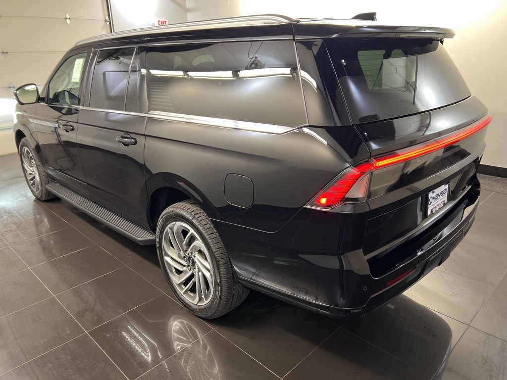 Used 2026 Lincoln Navigator L Premier AWD/4WD image 4