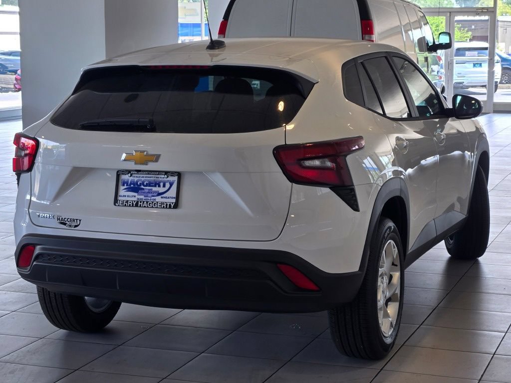 New 2026 Chevrolet Trax LS w/ LS Convenience Package FWD image 9