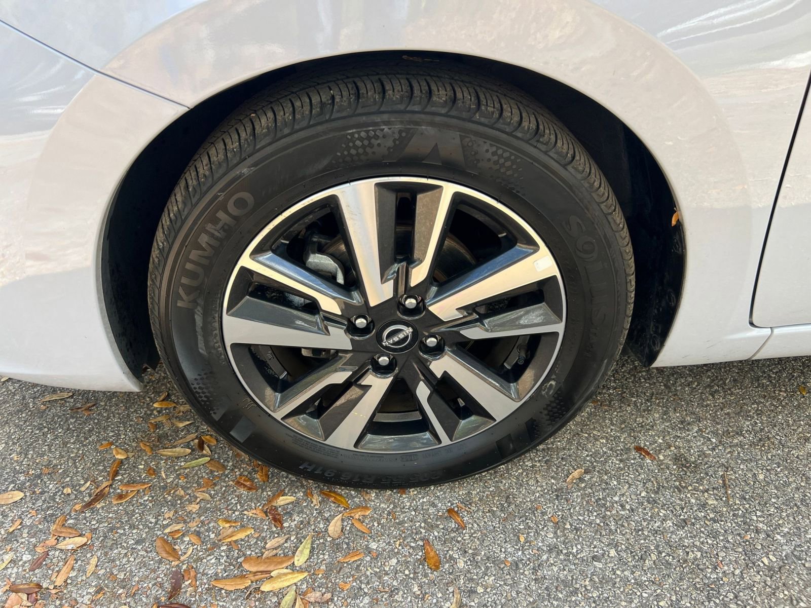Used 2025 Nissan Versa SV FWD image 25