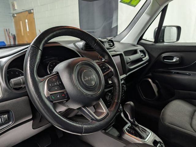 Used 2022 Jeep Renegade Latitude w/ Convenience Group AWD/4WD image 16