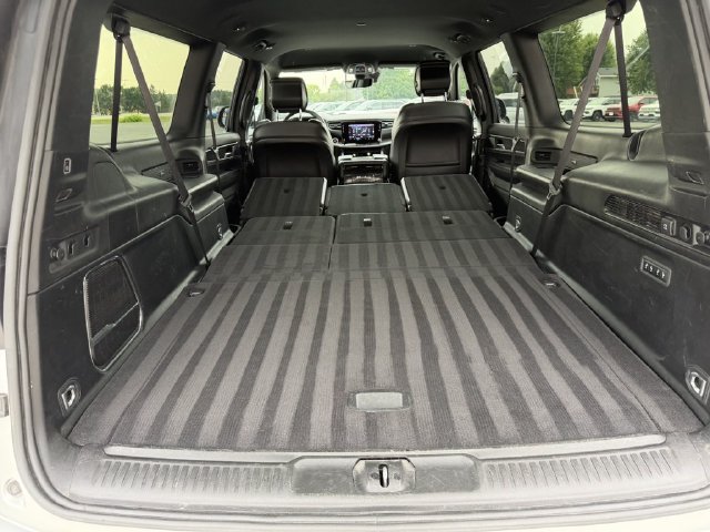 Used 2024 Jeep Wagoneer L Series II w/ Flexible Seating Group AWD/4WD image 16