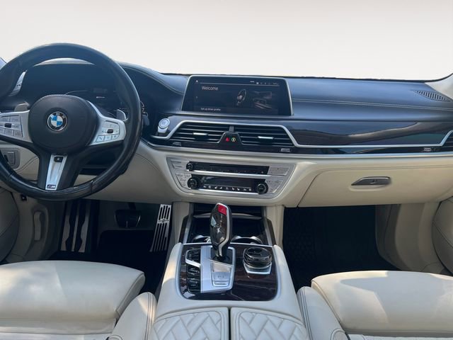 Used 2020 BMW 745e xDrive AWD/4WD image 10